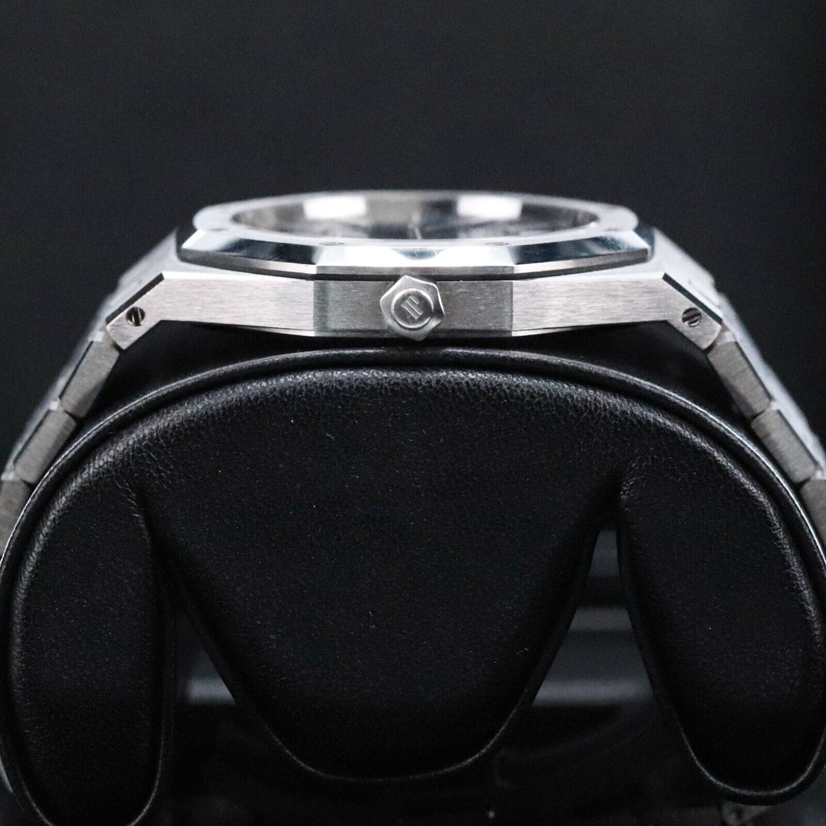 Audemars Piguet Royal Oak “Jumbo” Extra Thin 39mm Blue Dial 15202ST.OO.1240ST.01