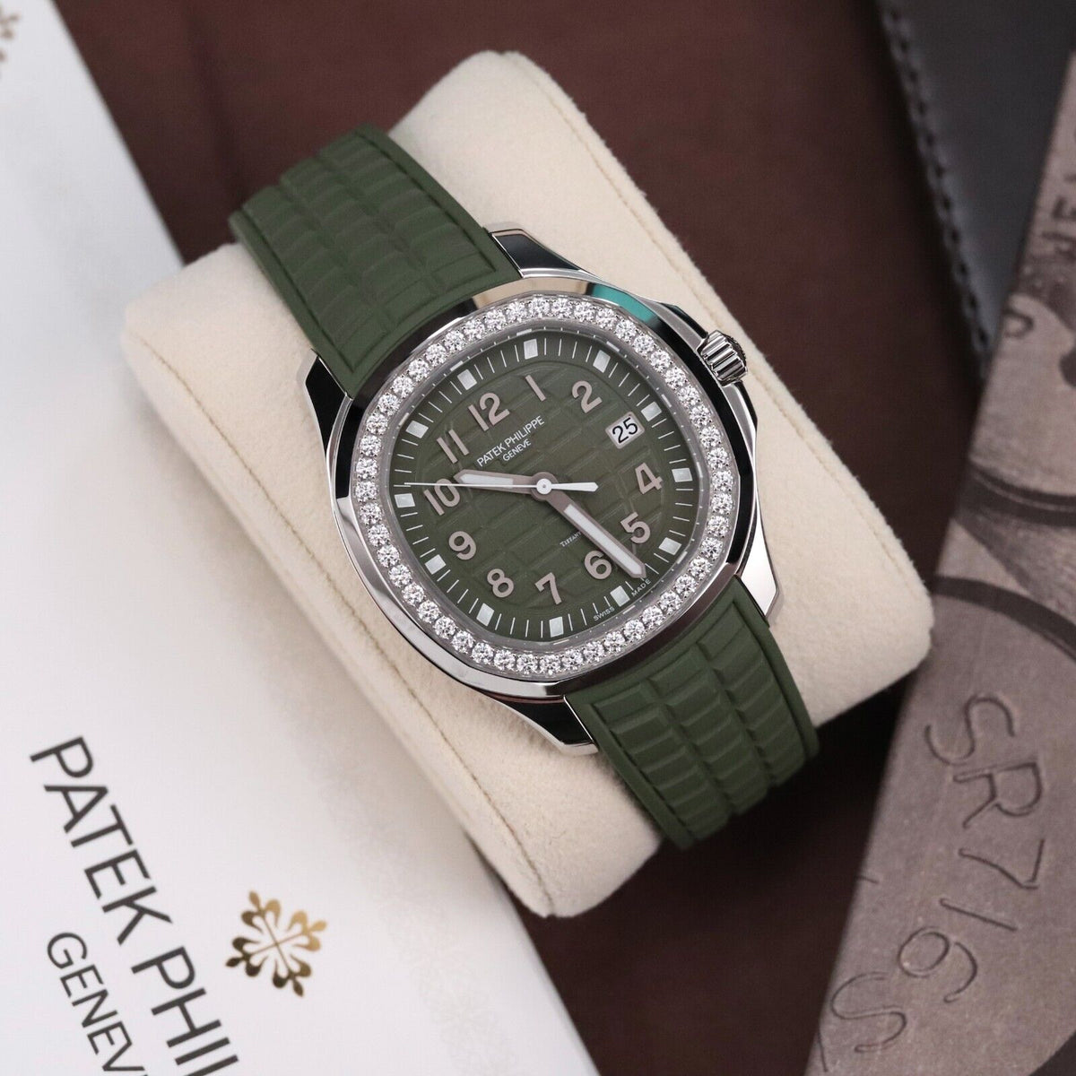 Patek Philippe TIFFANY STAMPED Aquanaut Luce Green 39mm - 5267/200A-011 Complete