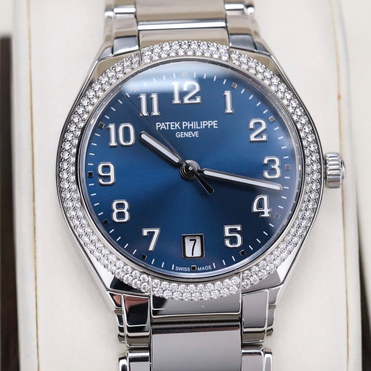 Patek Philippe Twenty 4 Diamond Blue Sunburst 36mm Women's Steel - 7300/1200A