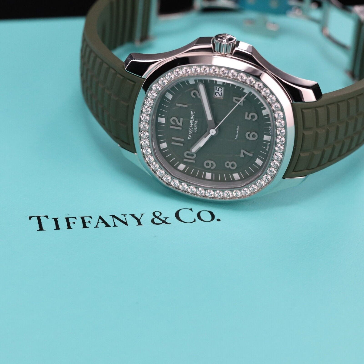 Patek Philippe TIFFANY STAMPED Aquanaut Luce Green 39mm - 5267/200A-011 Complete