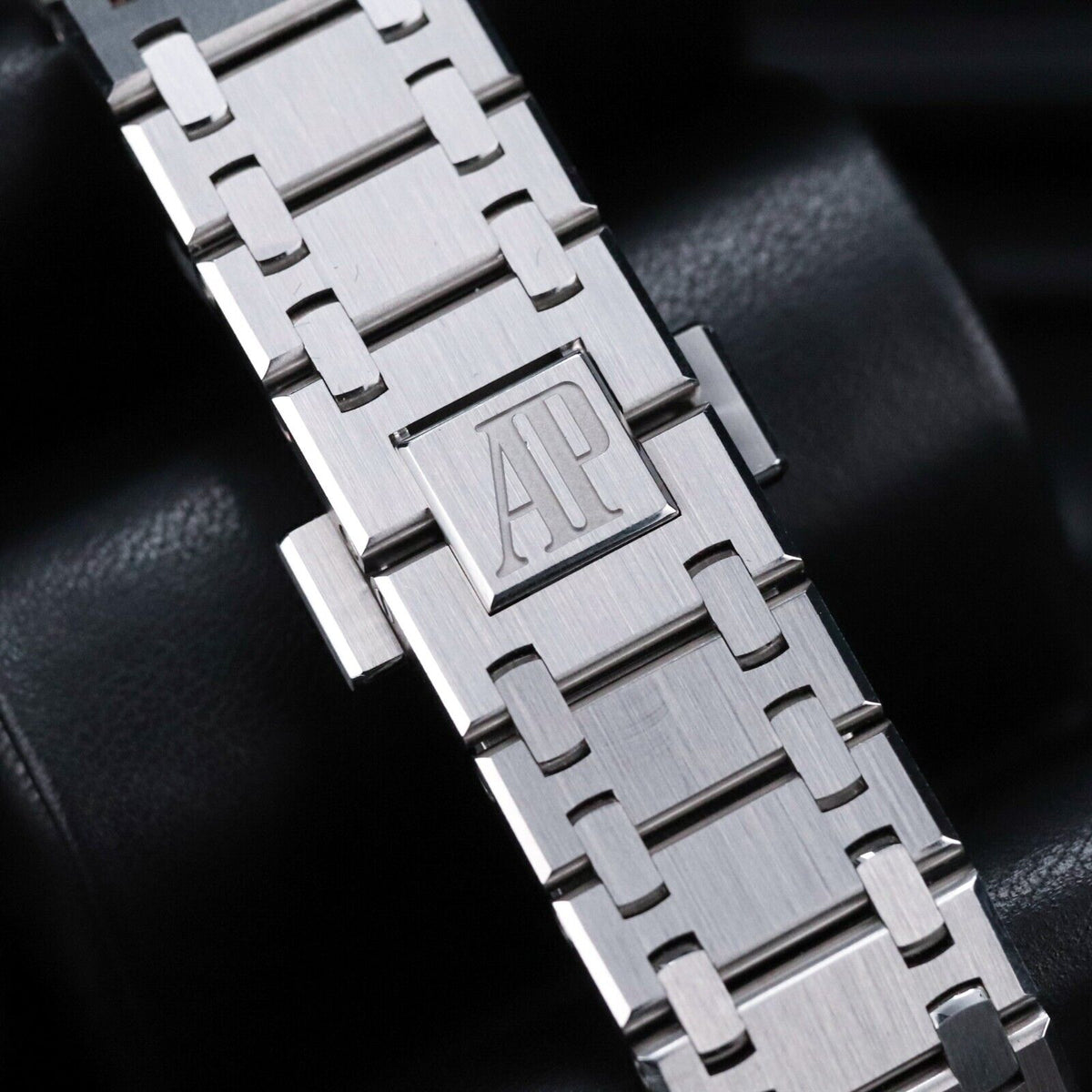 Audemars Piguet Royal Oak “Jumbo” Extra Thin 39mm Blue Dial 15202ST.OO.1240ST.01