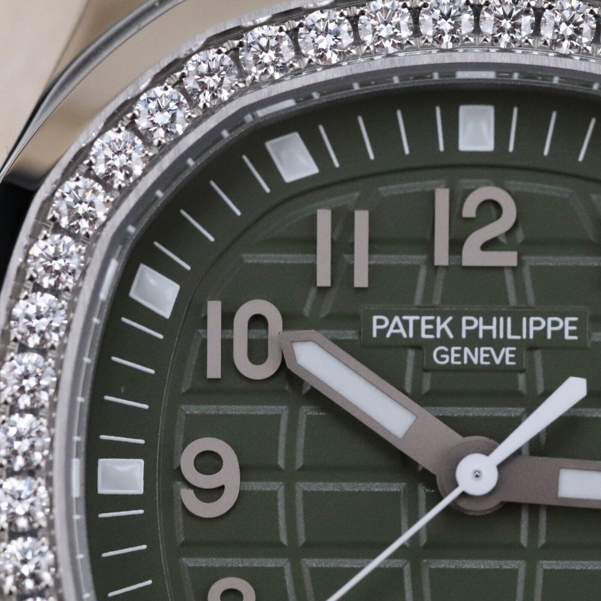 Patek Philippe TIFFANY STAMPED Aquanaut Luce Green 39mm - 5267/200A-011 Complete