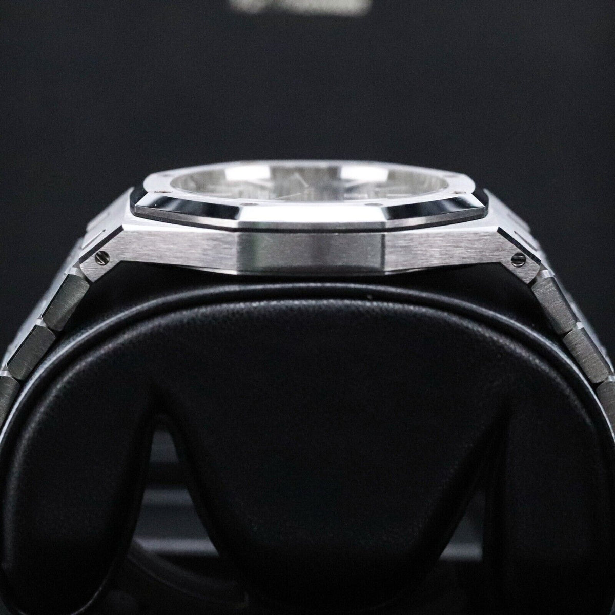 Audemars Piguet Royal Oak “Jumbo” Extra Thin 39mm Blue Dial 15202ST.OO.1240ST.01