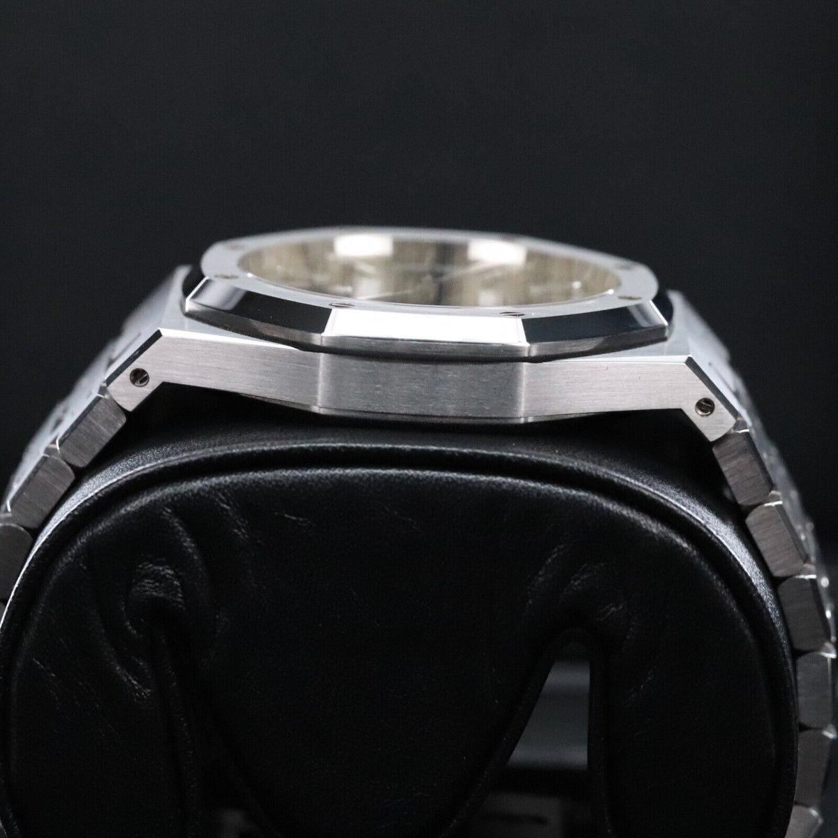 Audemars Piguet Royal Oak 41mm Steel Case Black Dial Steel Bracelet Automatic Date 15400ST.OO.1220ST.01