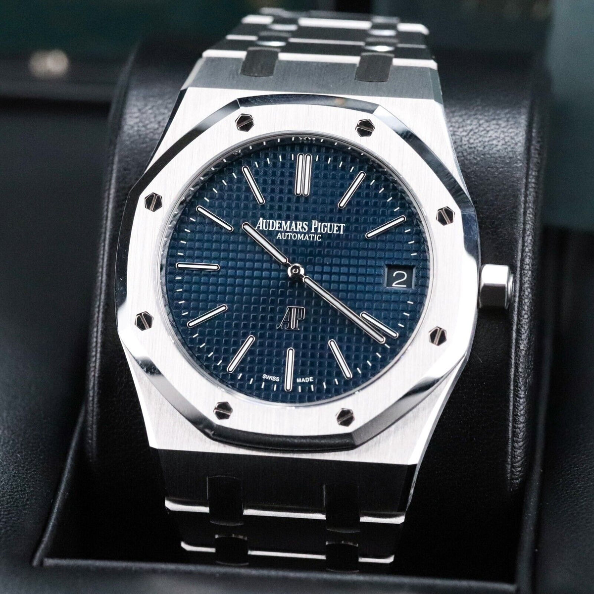 Audemars Piguet Royal Oak “Jumbo” Extra Thin 39mm Blue Dial 15202ST.OO.1240ST.01