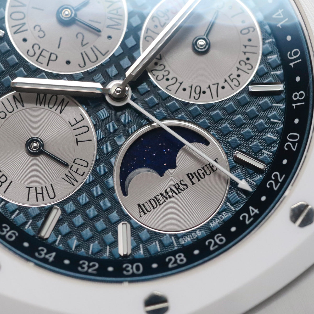 Audemars Piguet Royal Oak Perpetual Calendar White Ceramic Perpetual Calendar Blue Dial 41mm Moonphase 26579CB
