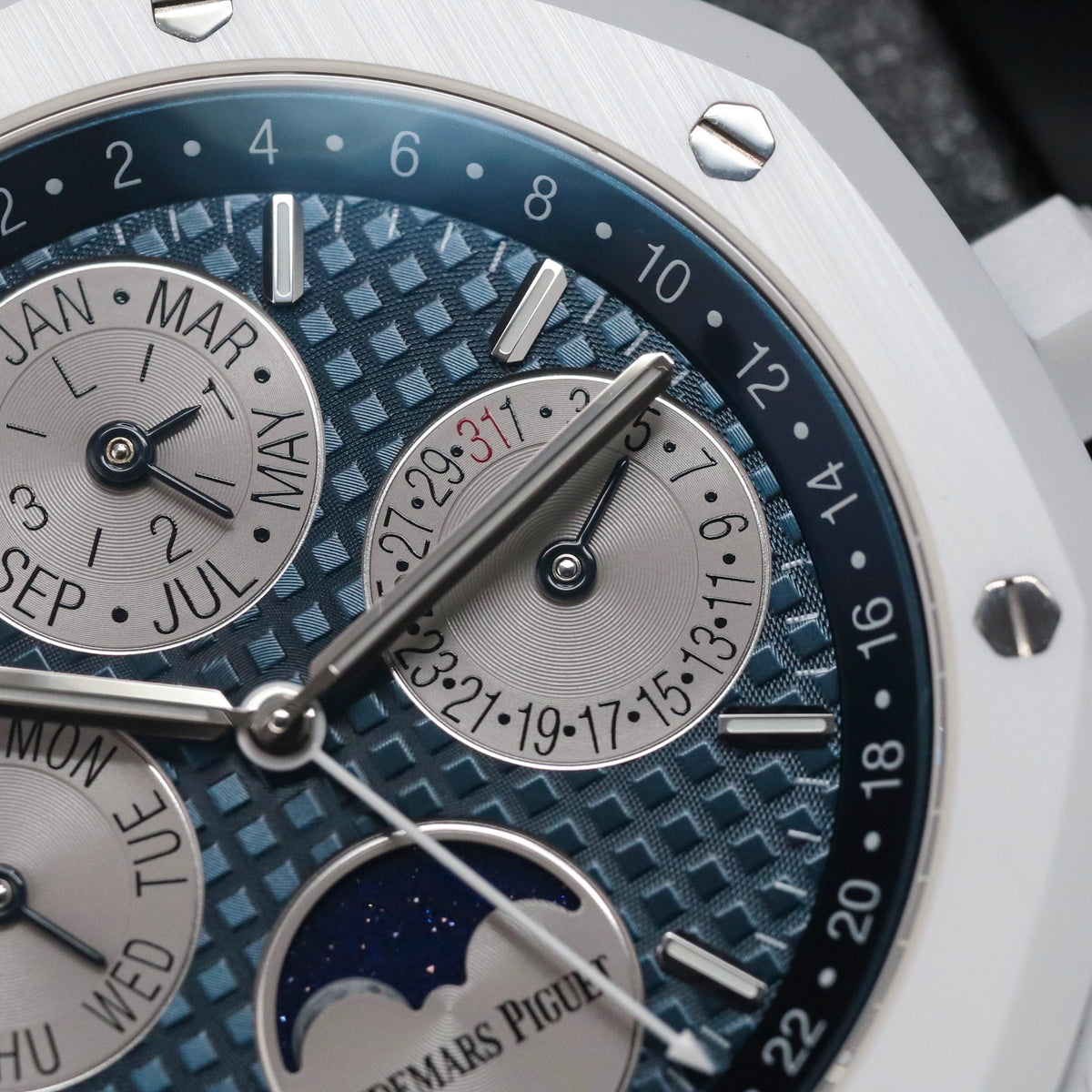 Audemars Piguet Royal Oak Perpetual Calendar White Ceramic Perpetual Calendar Blue Dial 41mm Moonphase 26579CB