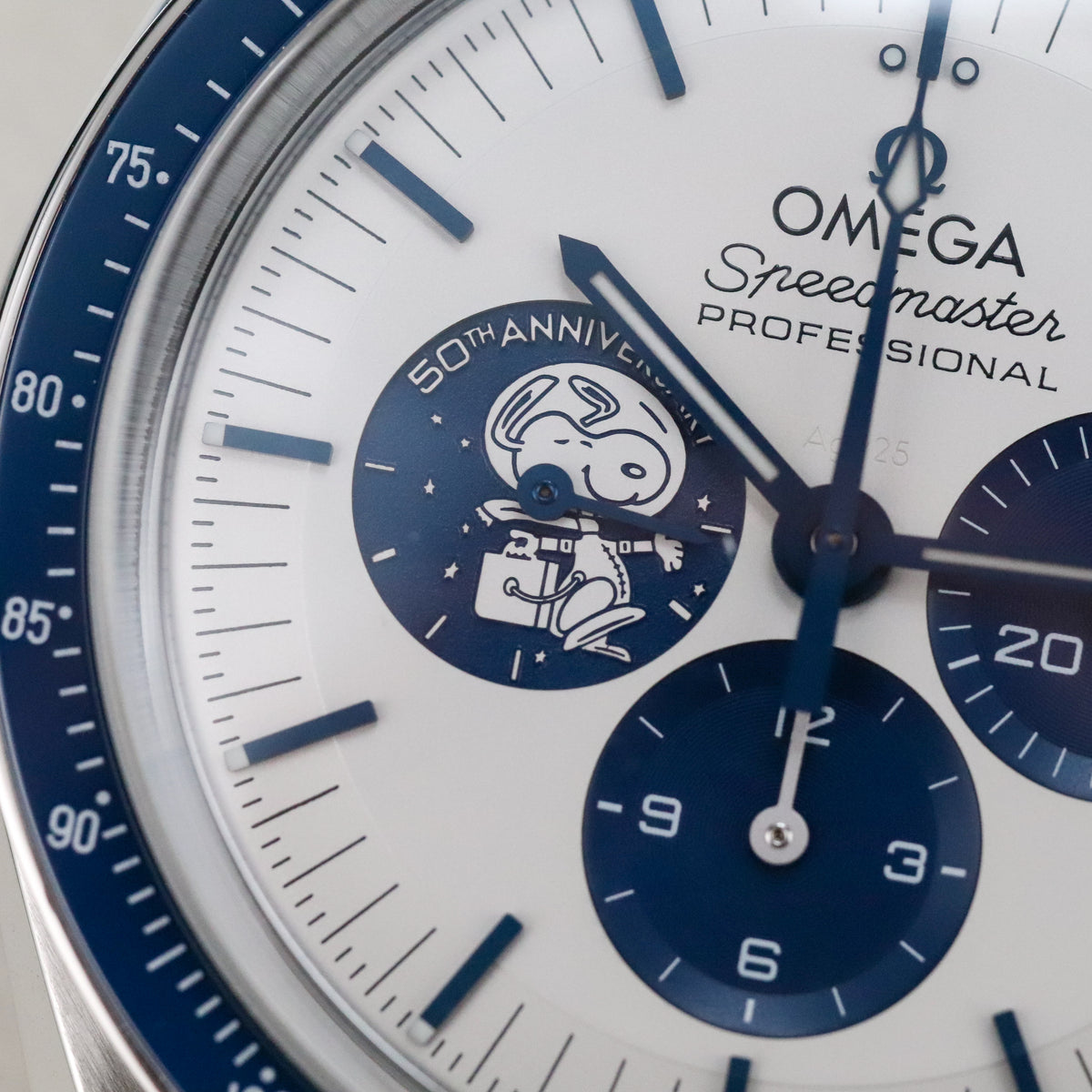 Omega Speedmaster Professional Moonwatch 'Silver Snoopy Award' 42mm 50th Anniversary White 310.32.42.50.02.001