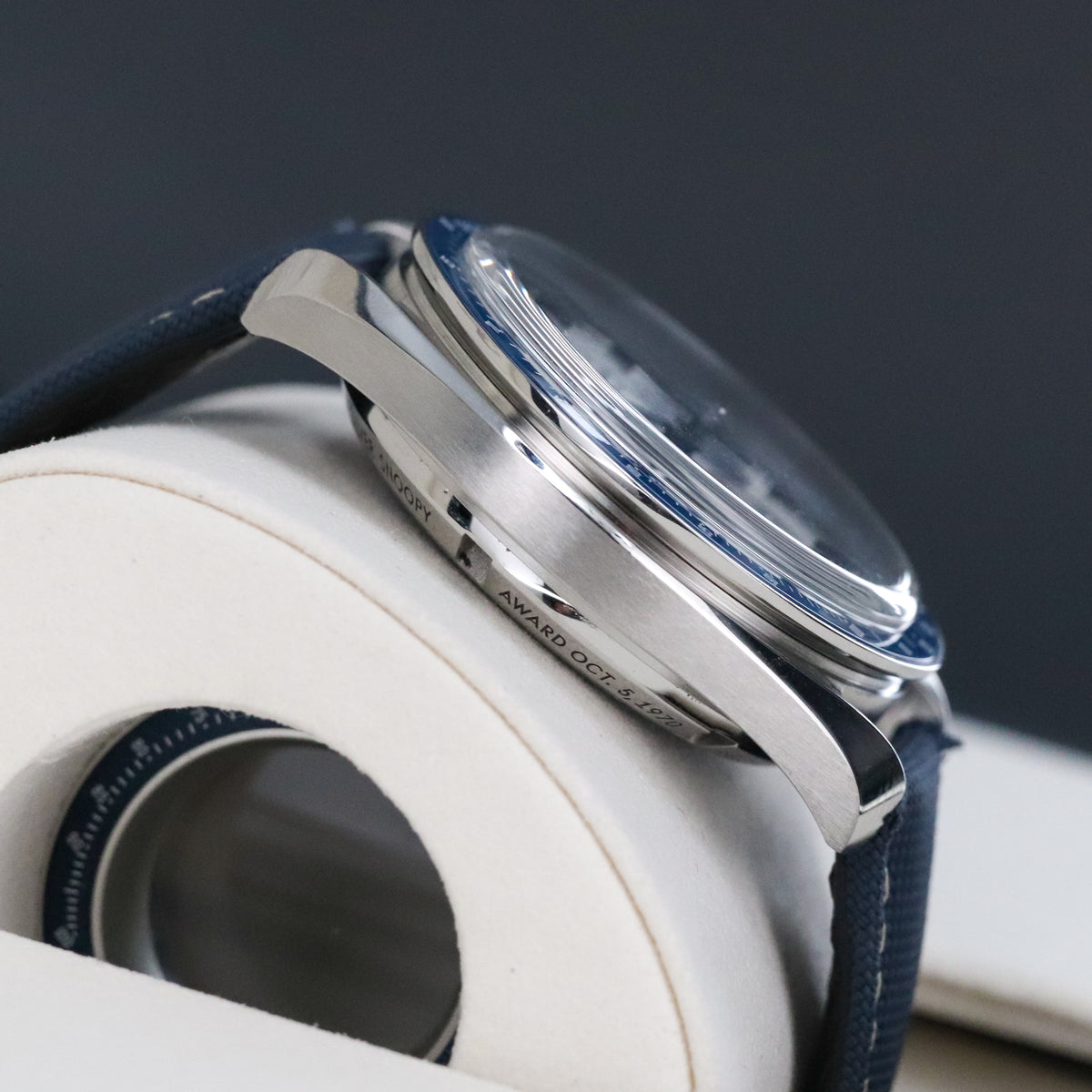 Omega Speedmaster Professional Moonwatch 'Silver Snoopy Award' 42mm 50th Anniversary White 310.32.42.50.02.001