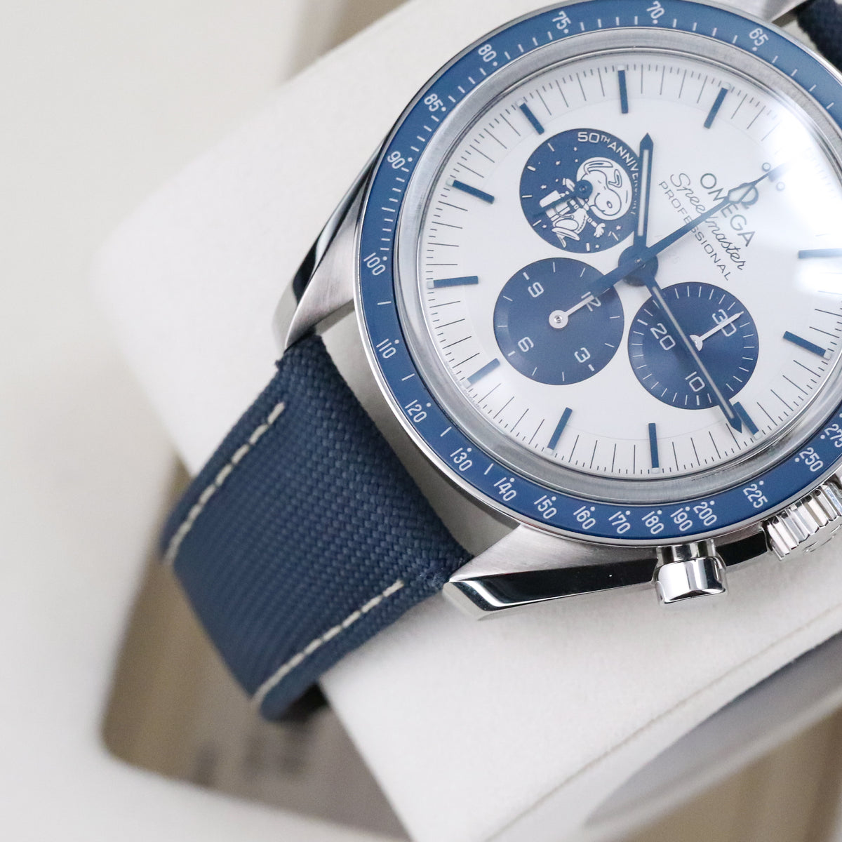 Omega Speedmaster Professional Moonwatch 'Silver Snoopy Award' 42mm 50th Anniversary White 310.32.42.50.02.001