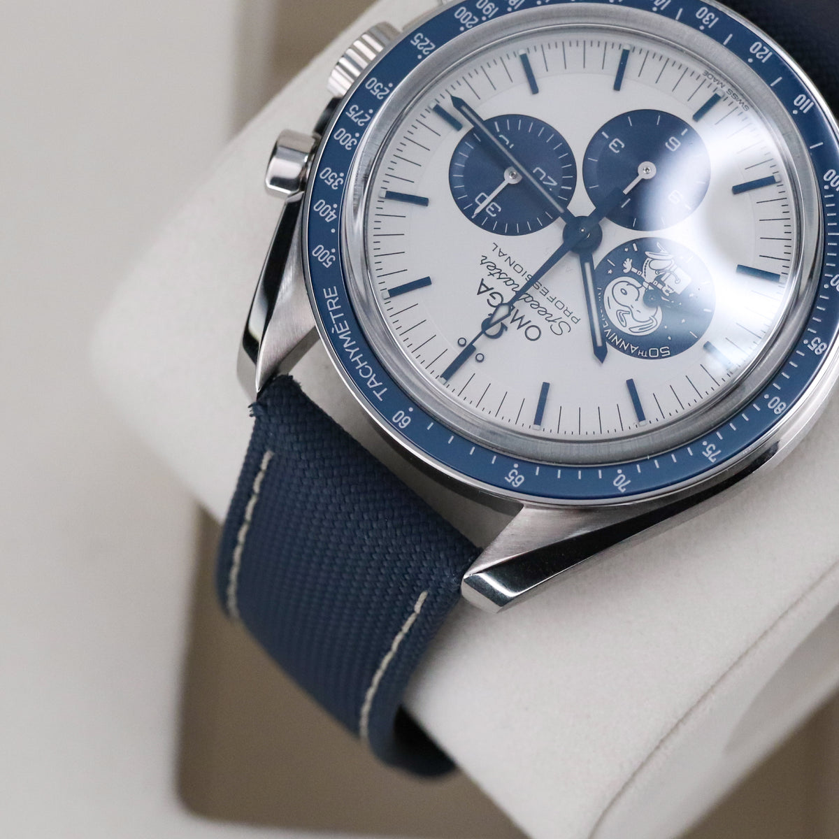 Omega Speedmaster Professional Moonwatch 'Silver Snoopy Award' 42mm 50th Anniversary White 310.32.42.50.02.001