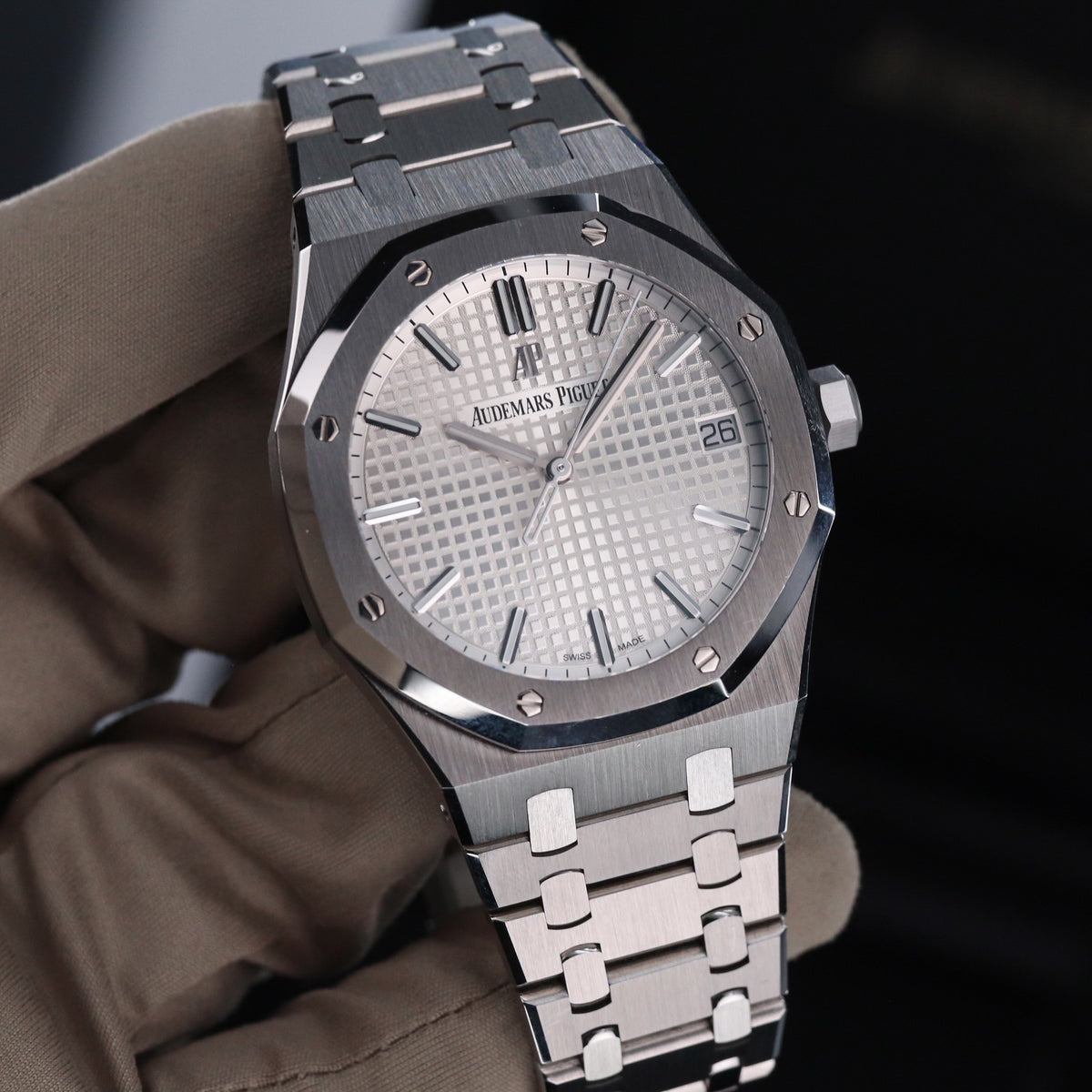 Audemars Piguet Royal Oak 41mm White Dial Automatic Stainless Steel 15500ST.OO.1220ST.04