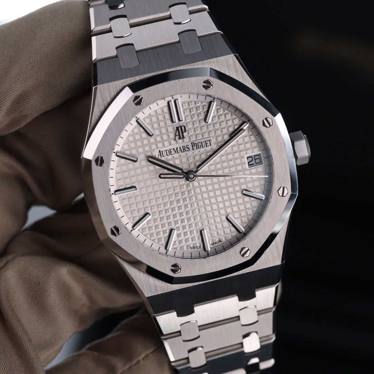 Audemars Piguet Royal Oak 41mm White Dial Automatic Stainless Steel 15500ST.OO.1220ST.04