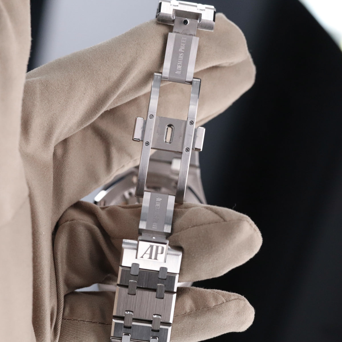 Audemars Piguet Royal Oak 41mm White Dial Automatic Stainless Steel 15500ST.OO.1220ST.04