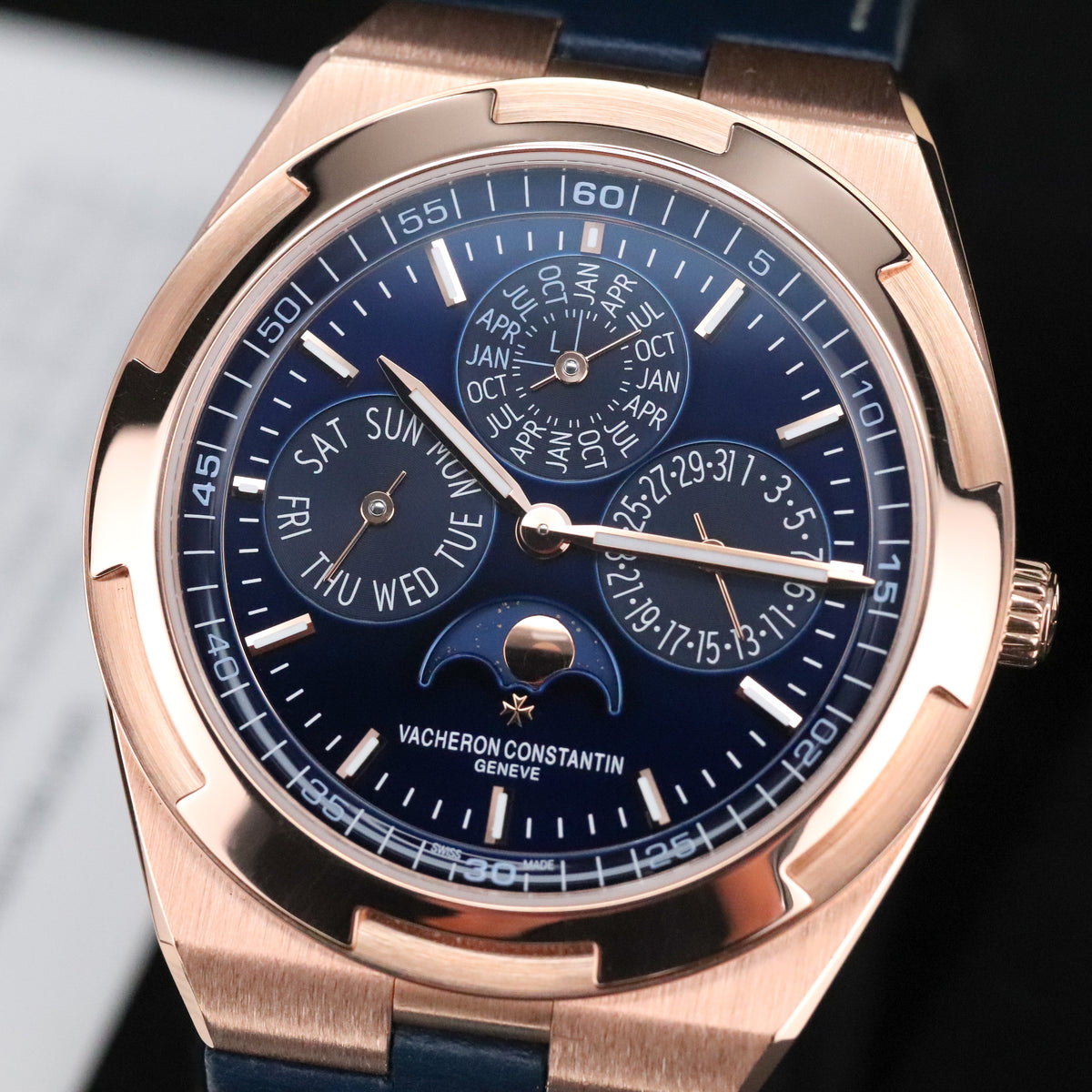 Vaceheron Constantin Overseas Perpetual Calendar Ultra Thin Complete 41mm Rose Gold Blue Dial Blue Rubber Strap 4300V/000R-B509