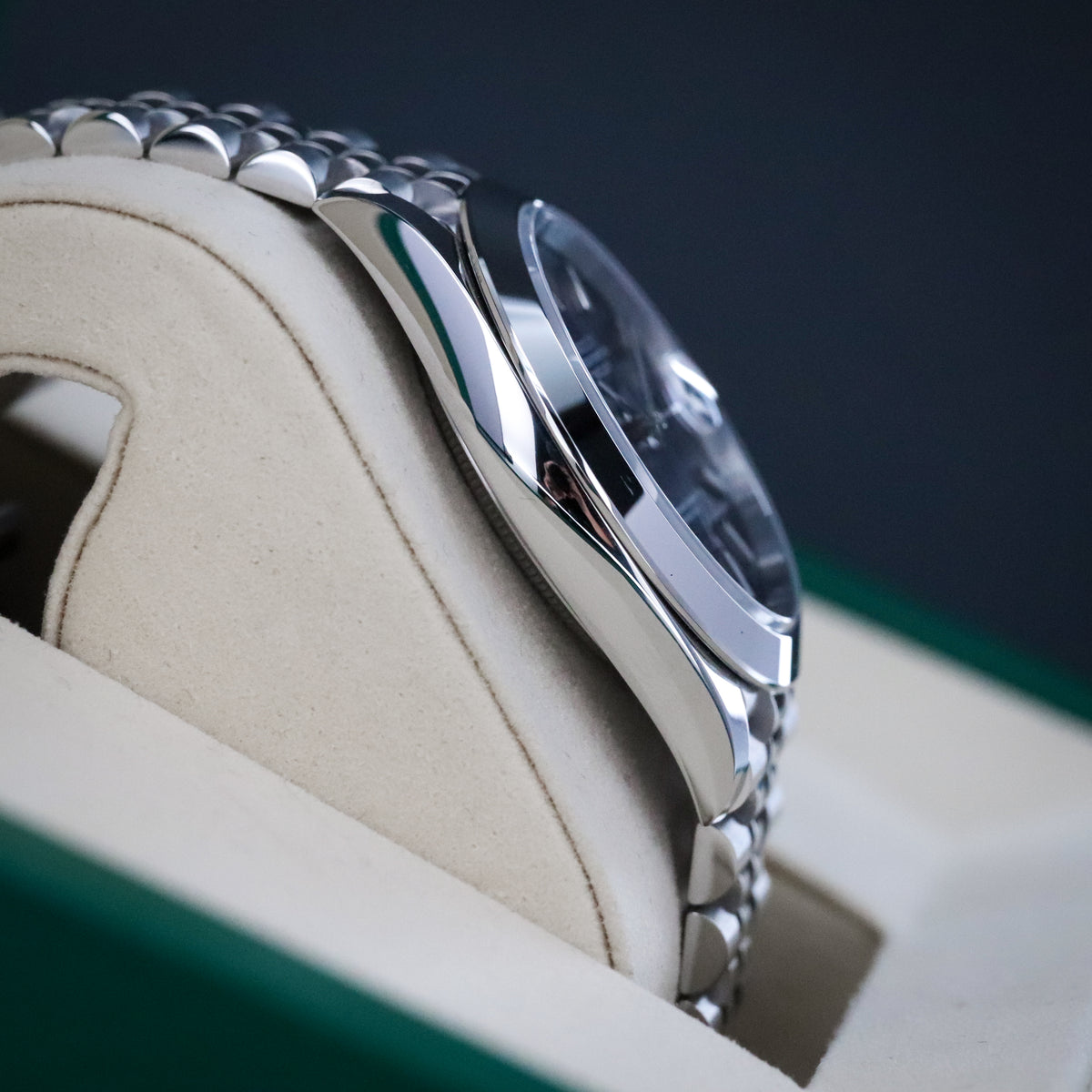 Rolex Datejust 41 2025 Complete 41mm Steel Blue Dial Smooth Bezel Jubilee Bracelet 126300