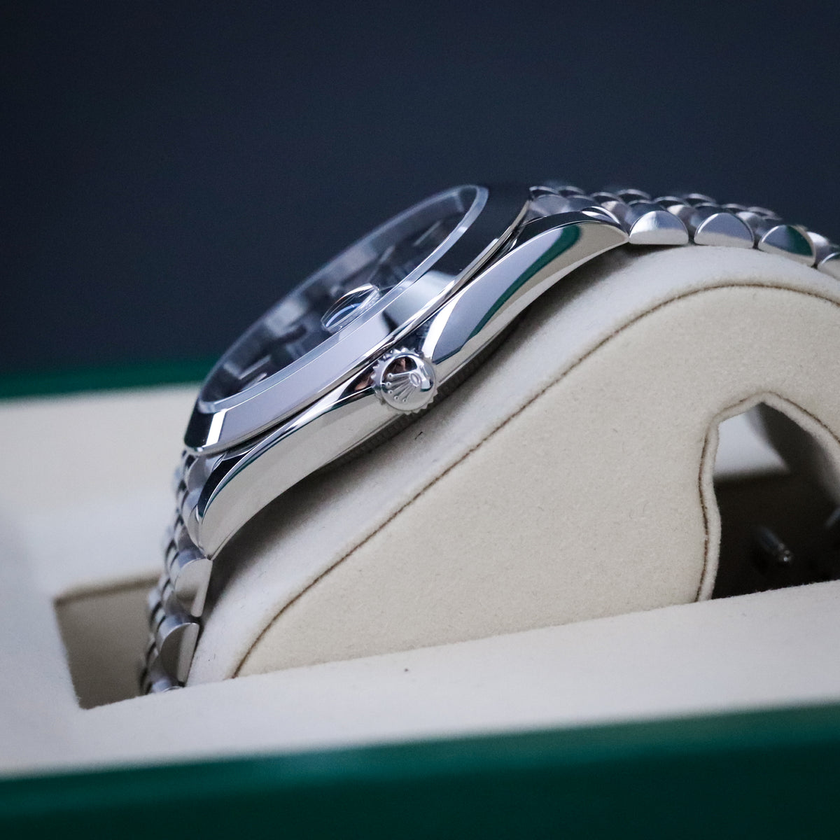 Rolex Datejust 41 2025 Complete 41mm Steel Blue Dial Smooth Bezel Jubilee Bracelet 126300