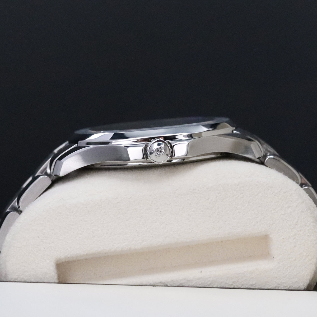 Patek Philippe Aquanaut Complete 40mm Stainless Steel Grey Black Dial Steel Bracelet 5167A-001