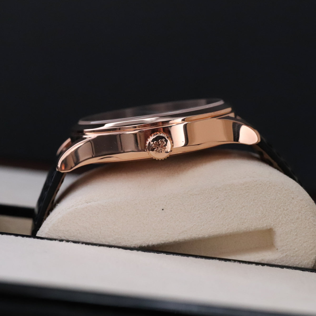 Patek Philippe Calatrava Pilot Travel Time Complete 42mm Rose Gold Brown Sunburst Dial Brown Calfskin Strap 5524R-001