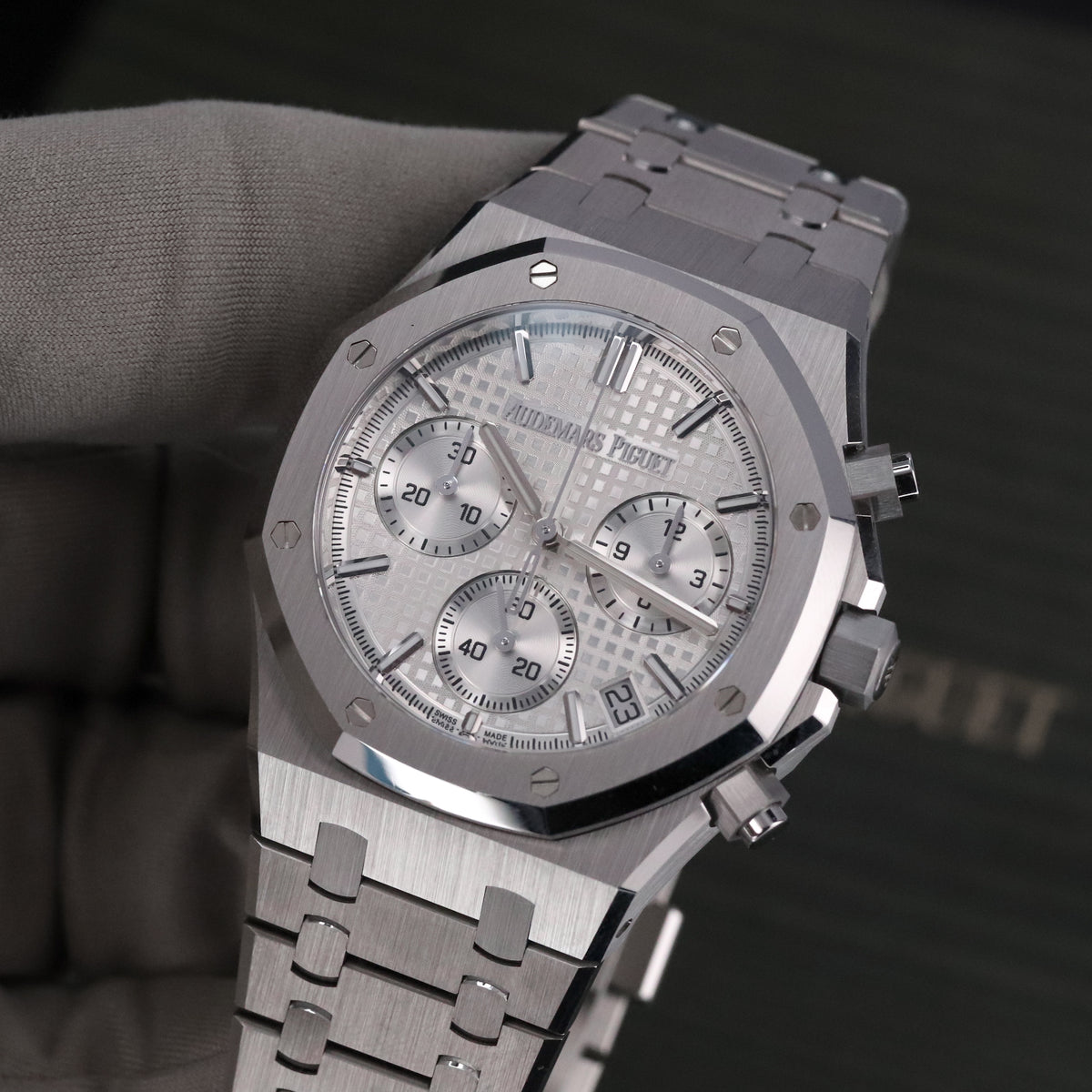 Audemars Piguet Royal Oak Chronograph 2023 Complete 41mm Steel Case White Dial Steel Bezel Stainless Bracelet 26240ST.OO.1320ST.OT