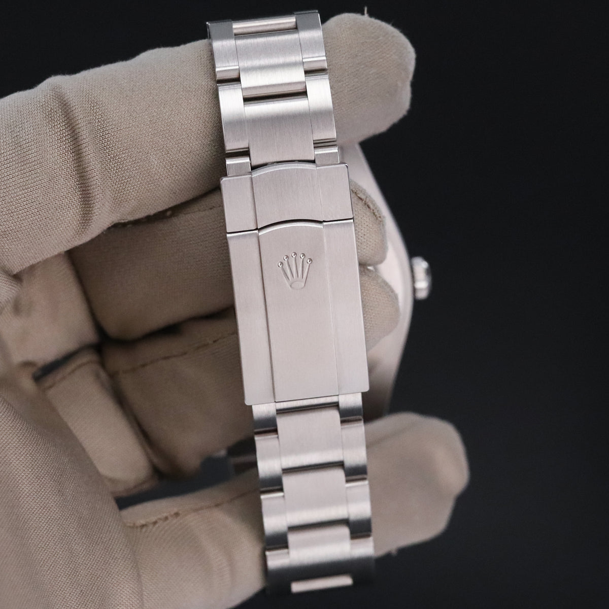 Rolex Oyster Perpetual Complete 26mm Steel Case White Dial Smooth Bezel Oyster Bracelet 67180