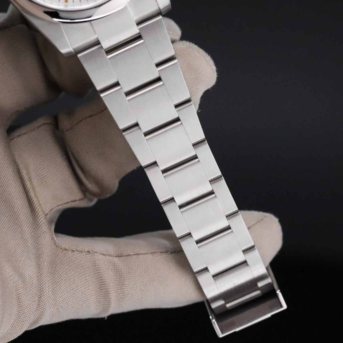 Rolex Oyster Perpetual Complete 26mm Steel Case White Dial Smooth Bezel Oyster Bracelet 67180