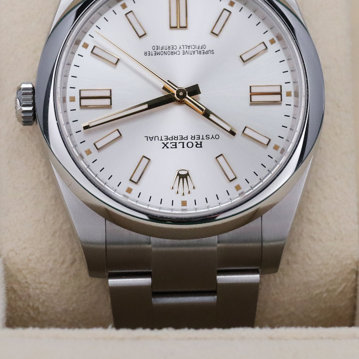 Rolex Oyster Perpetual Complete 26mm Steel Case White Dial Smooth Bezel Oyster Bracelet 67180