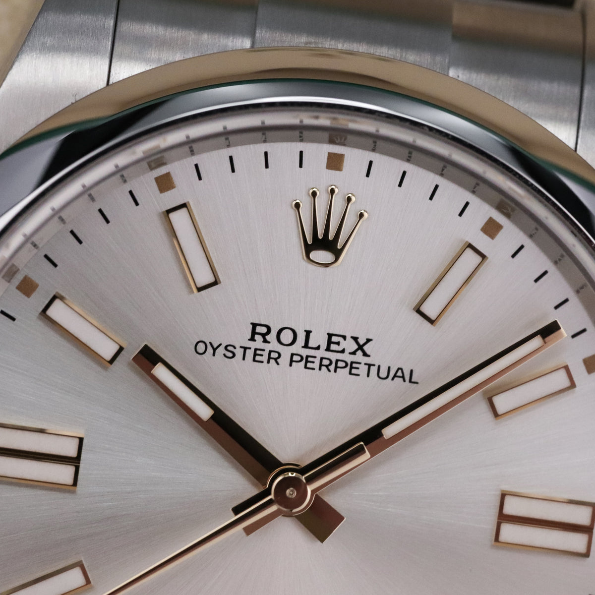 Rolex Oyster Perpetual Complete 26mm Steel Case White Dial Smooth Bezel Oyster Bracelet 67180