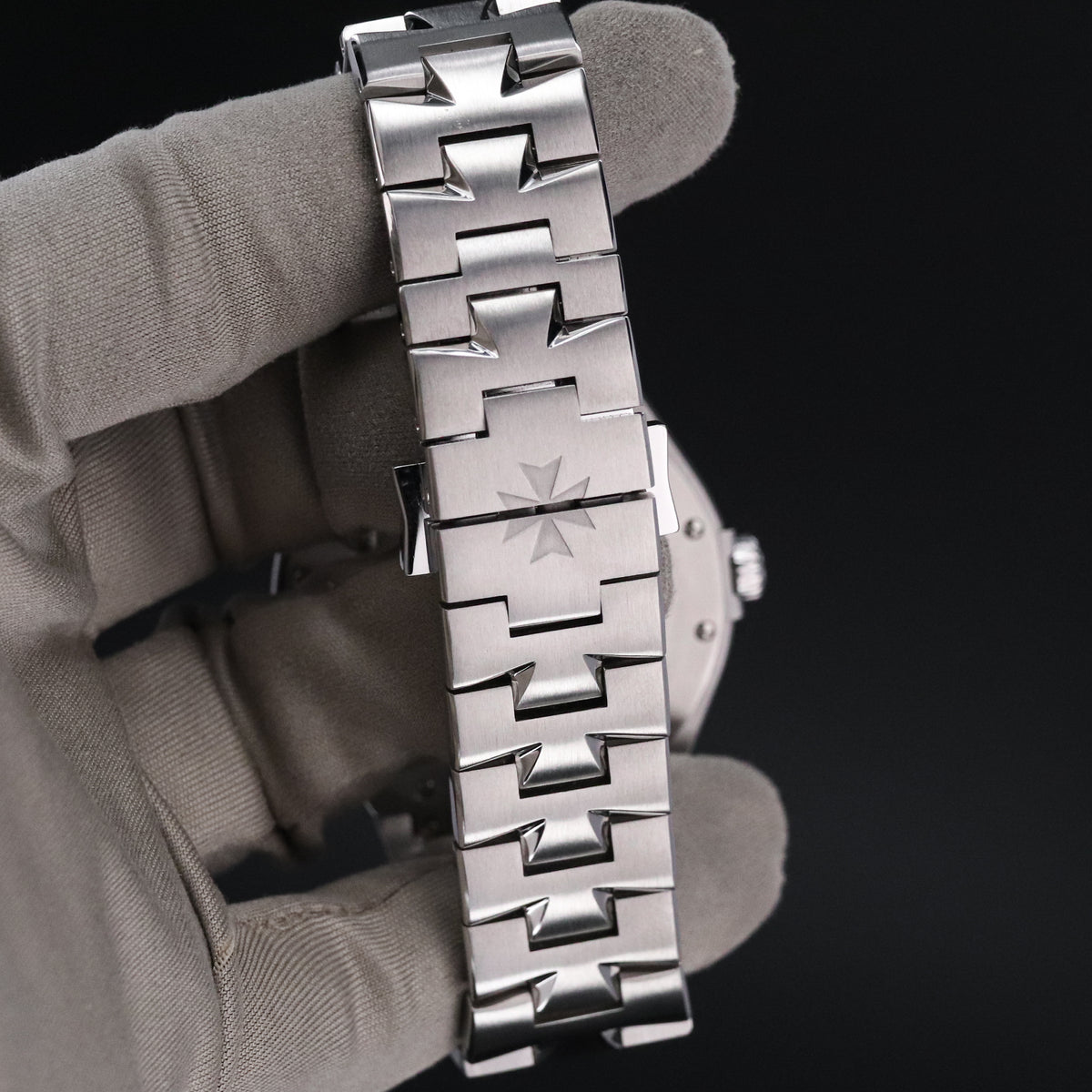 Vacheron Constantin Overseas Complete 42mm Steel Case Guilloché Black Dial Silver Bezel Stainless Steel Bracelet 47040/B01A-9094