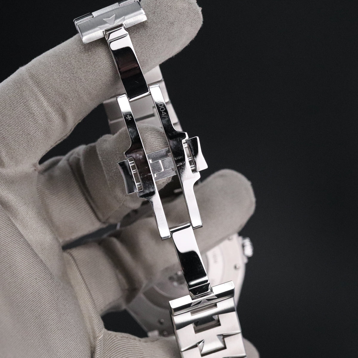 Vacheron Constantin Overseas Complete 42mm Steel Case Guilloché Black Dial Silver Bezel Stainless Steel Bracelet 47040/B01A-9094