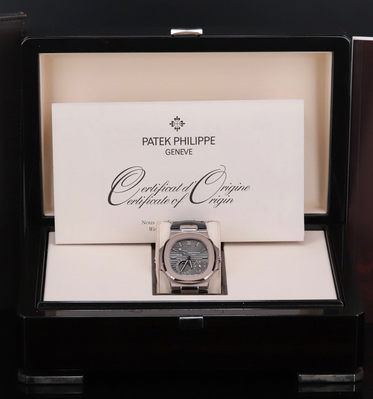 Patek Philippe Nautilus Moonphase 40mm White Gold Grey Dial Complete 5712G-001