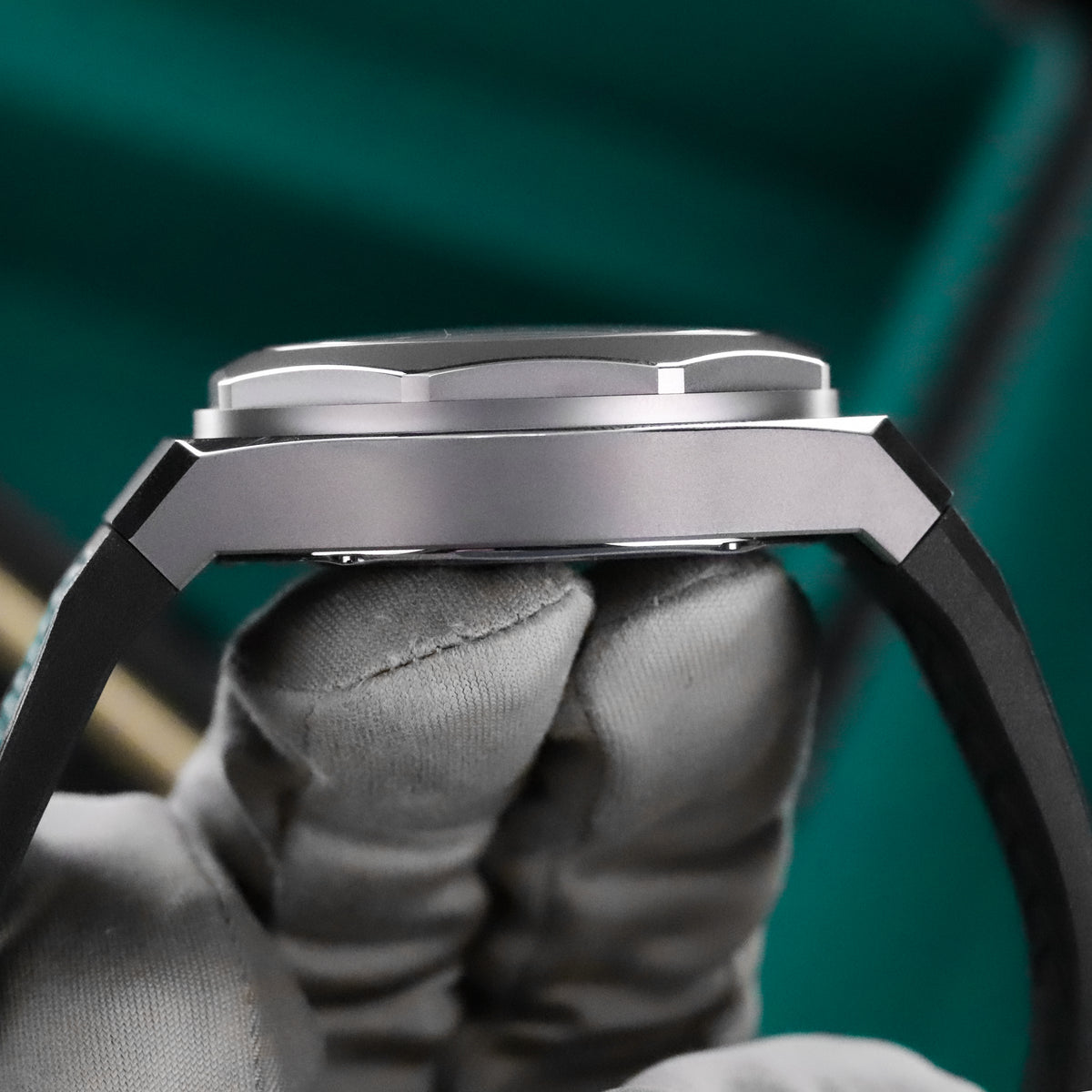 Girard Perregaux Laureato Absolute Aston Martin F1 Limited Edition 1/88 Titanium Case Green Dial 81070