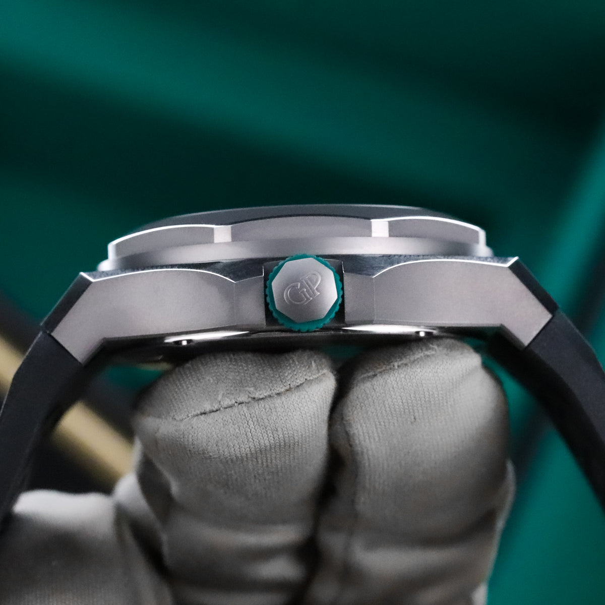 Girard Perregaux Laureato Absolute Aston Martin F1 Limited Edition 1/88 Titanium Case Green Dial 81070