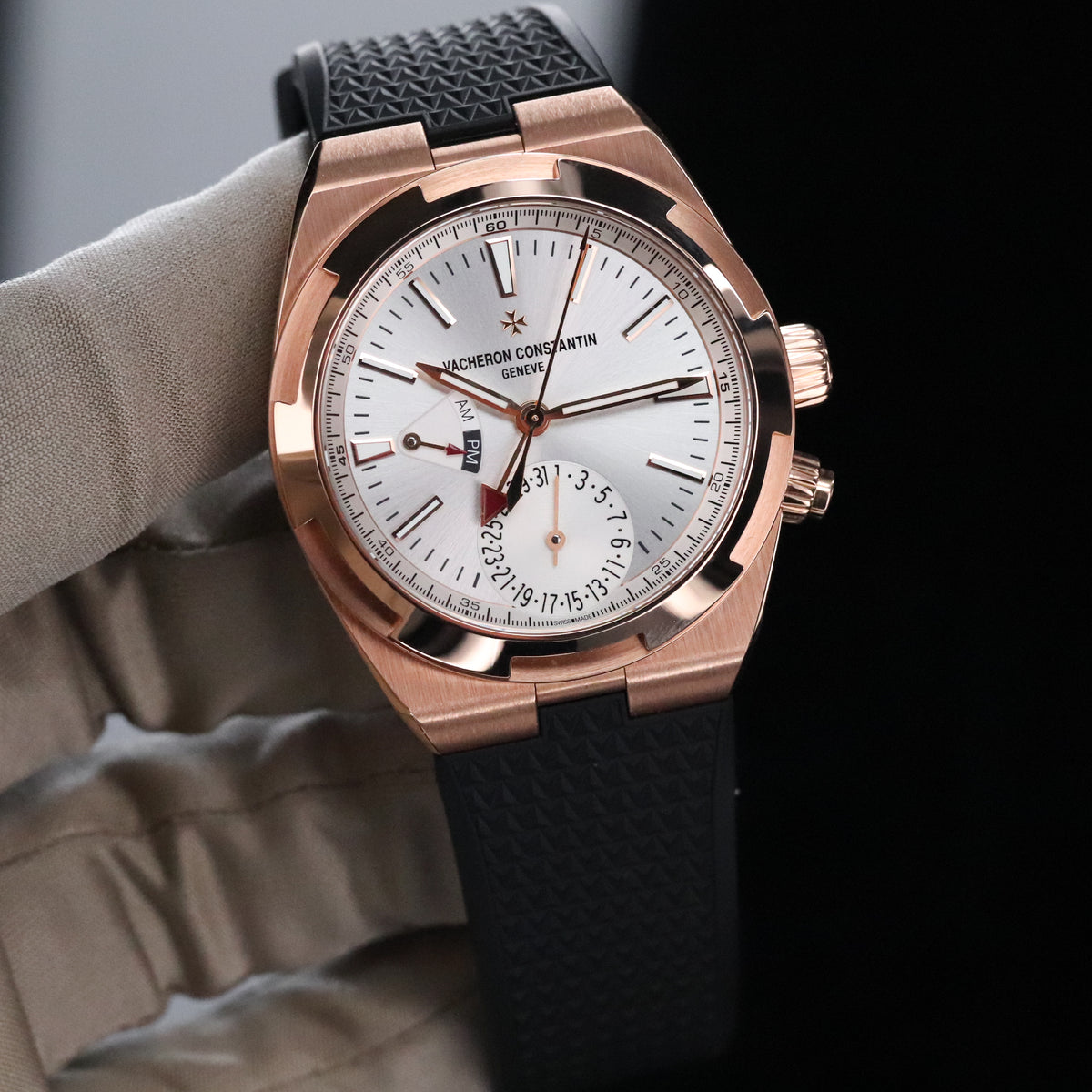Vacheron Constantin Overseas Dual Time 41mm 18K Rose Gold Silver Sunburst Dial Travel 7900V/000R-B336