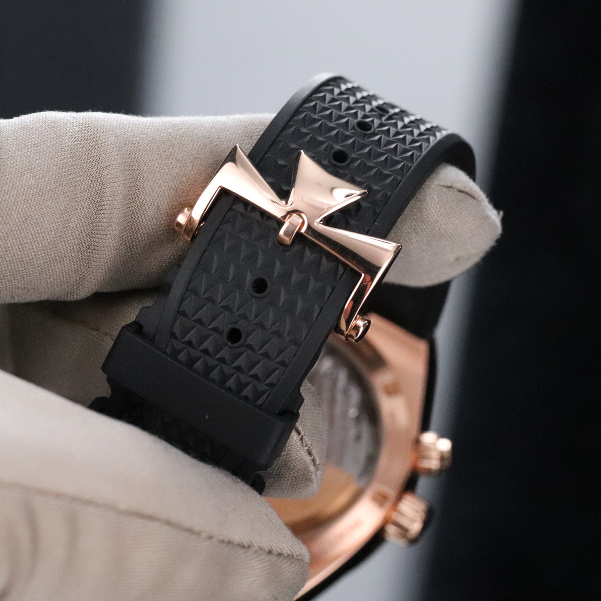 Vacheron Constantin Overseas Dual Time 41mm 18K Rose Gold Silver Sunburst Dial Travel 7900V/000R-B336