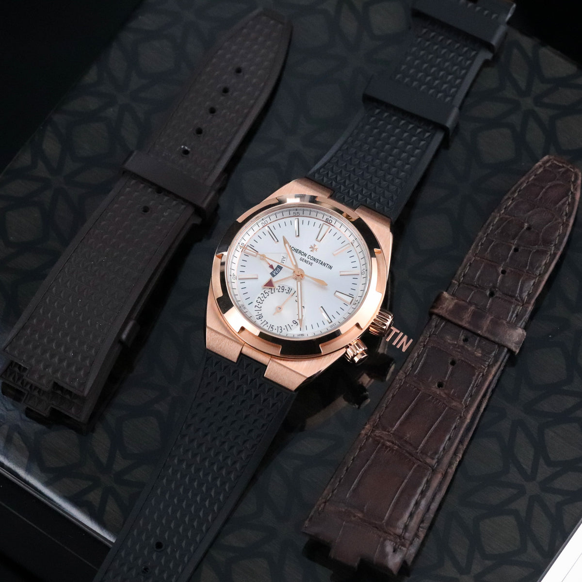 Vacheron Constantin Overseas Dual Time 41mm 18K Rose Gold Silver Sunburst Dial Travel 7900V/000R-B336