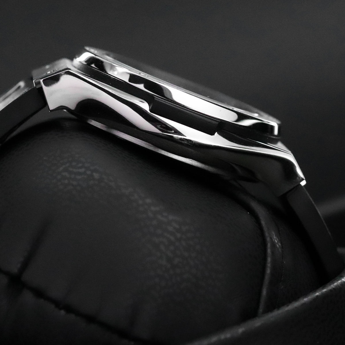 Hublot Classic Fusion Chronograph 42mm Black Dial Titanium Leather 541.NX.1171.LR