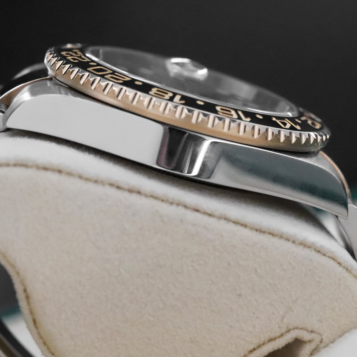 Rolex GMT-Master II 40mm Two Tone Yellow Gold Black Dial Green Arrow Oyster 116713LN - Discontinued Complete Set