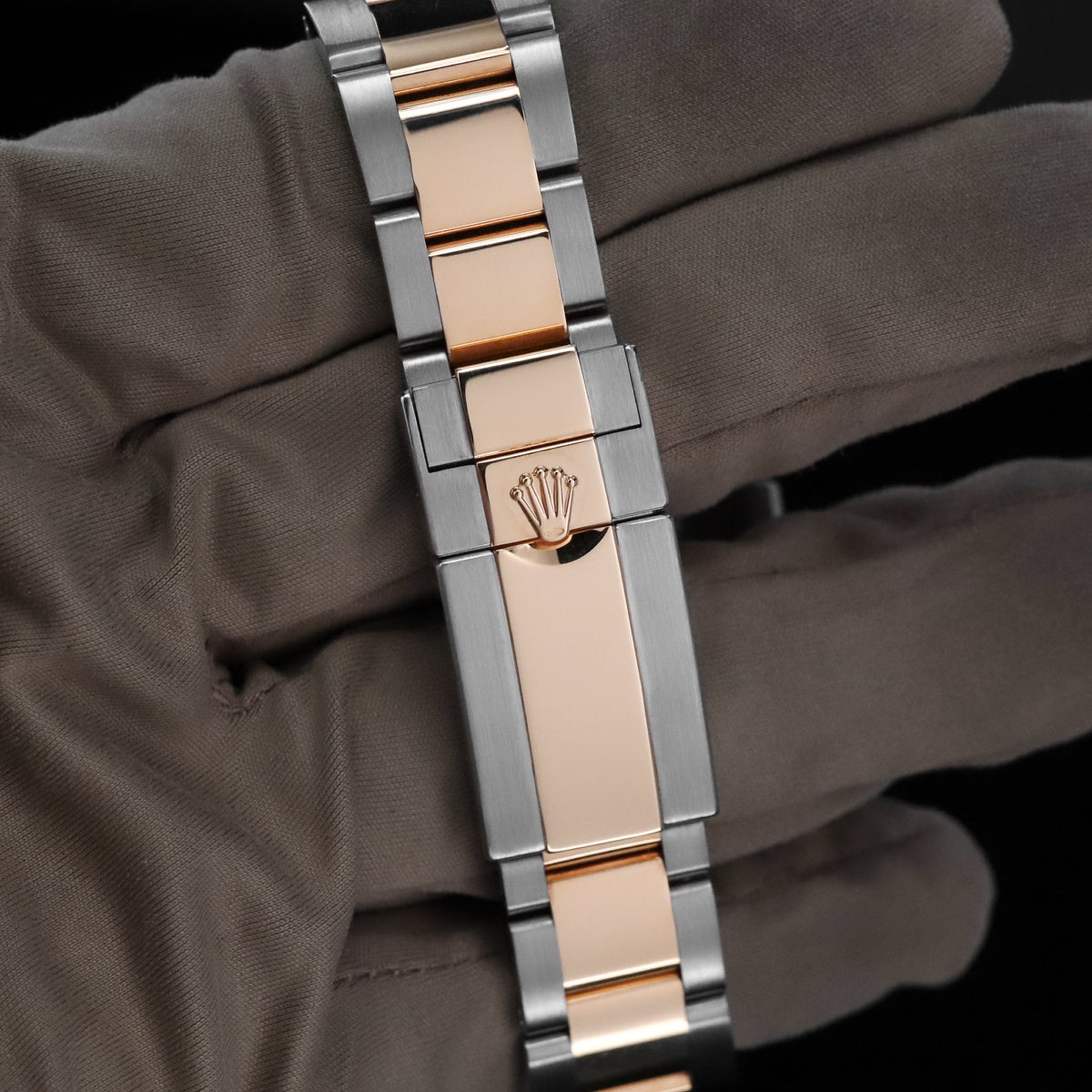 Rolex GMT-Master II 40mm Two Tone Yellow Gold Black Dial Green Arrow Oyster 116713LN - Discontinued Complete Set