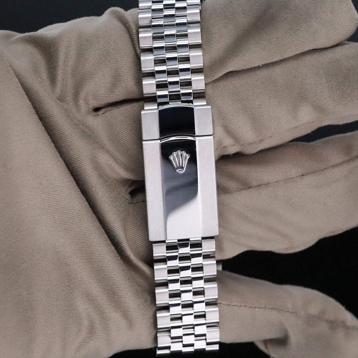 Rolex Datejust 41mm Blue Dial Stainless Steel Smooth Bezel Jubilee Bracelet 126300 Complete Set