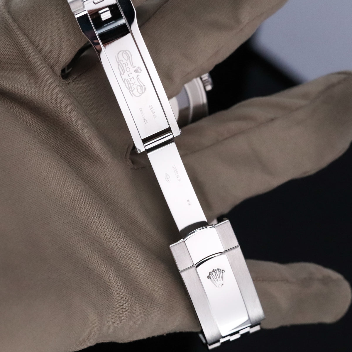 Rolex Datejust 41mm Blue Dial Stainless Steel Smooth Bezel Jubilee Bracelet 126300 Complete Set