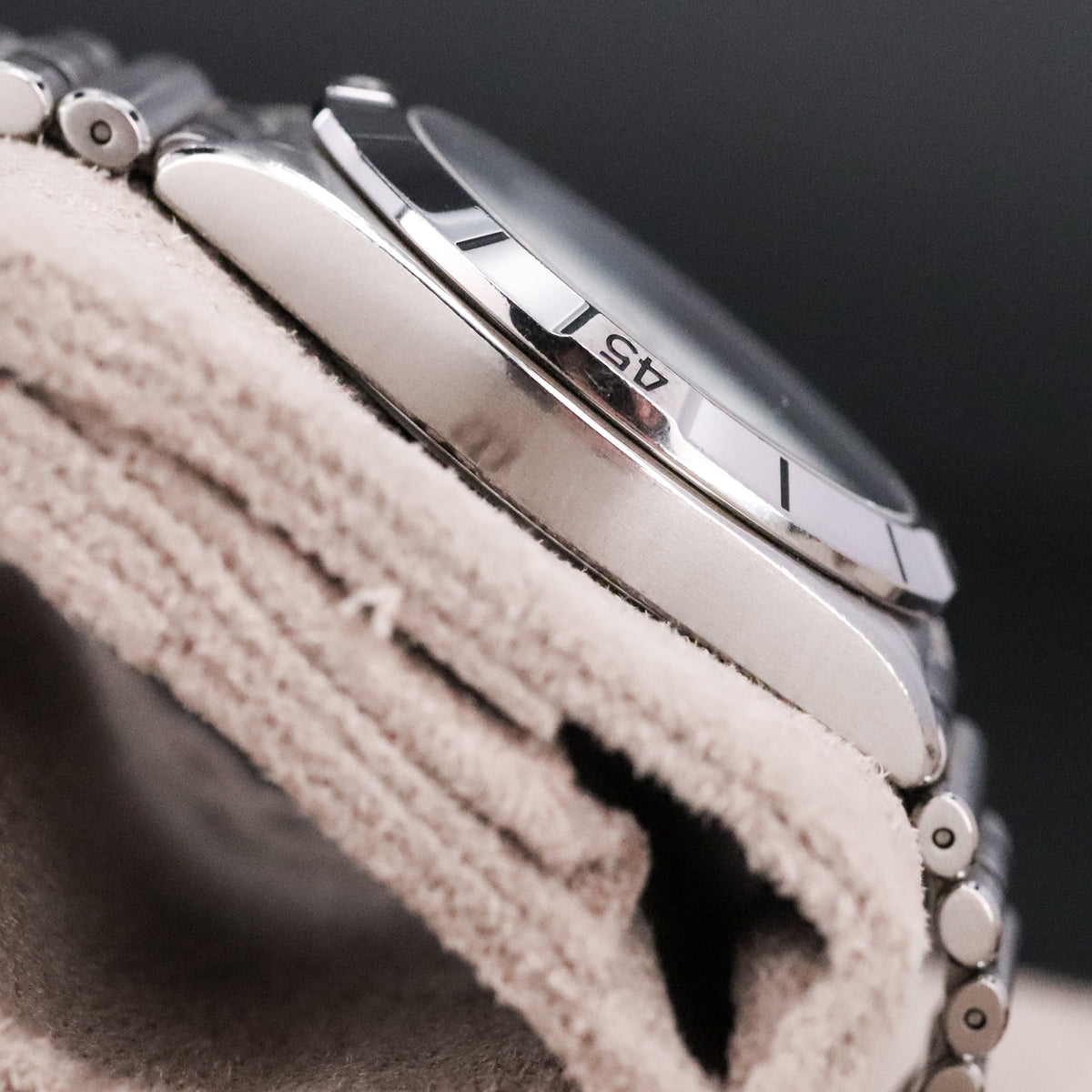 Breitling Chronomat GMT 40mm White Dial Sapphire Crystal Stainless Steel A32398101A1A1