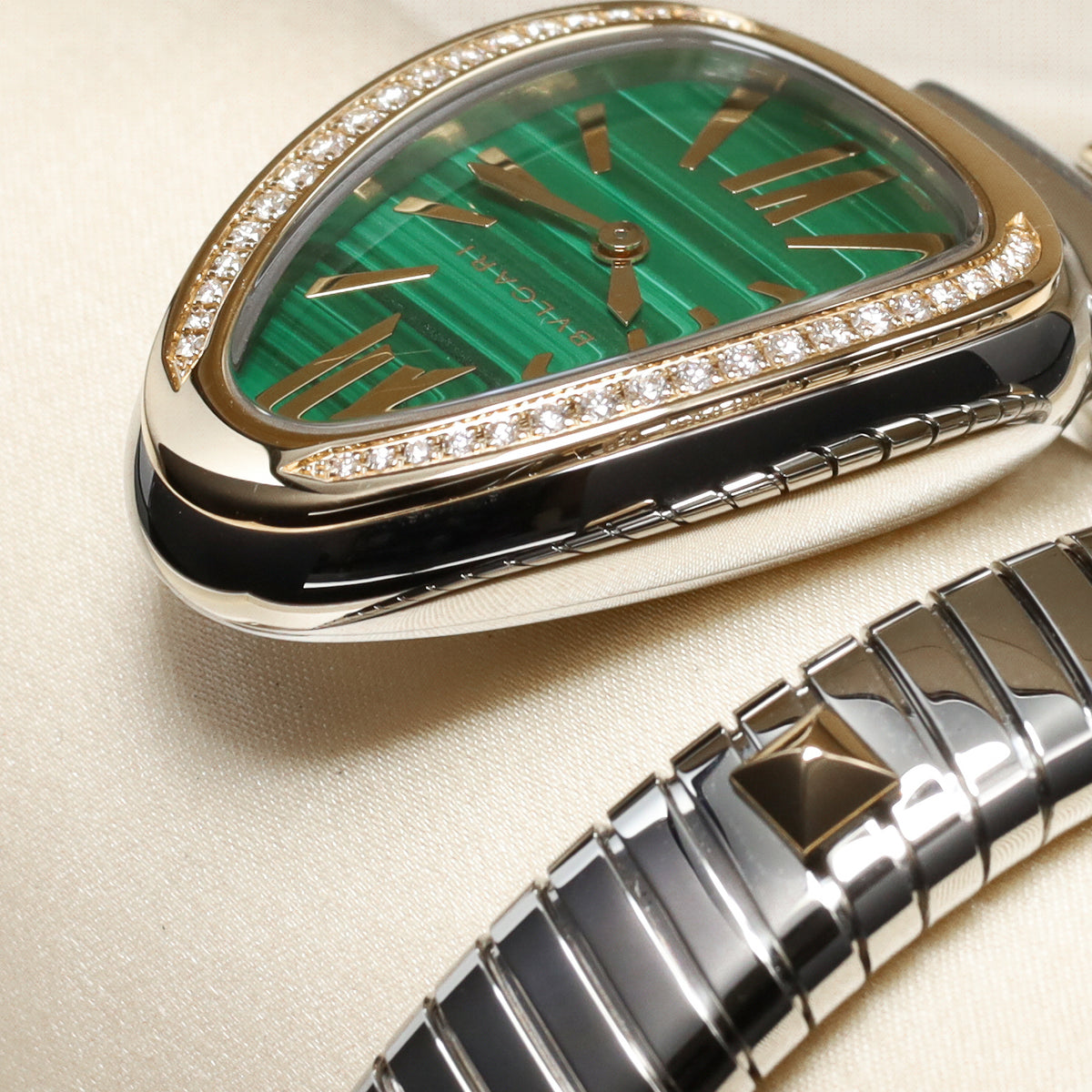 Bulgari Serpenti Complete 35mm Two-Tone Gold and Stainless Steel Green with Diamond Accents Dial Diamond-Set Bezel Two-Tone Gold and Stainless Steel 104366