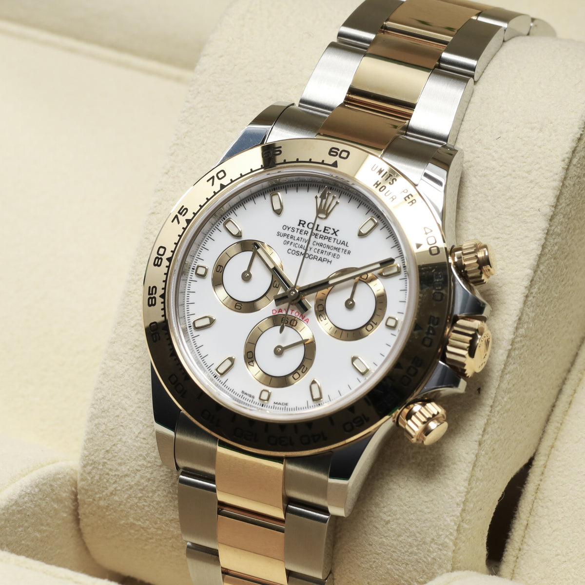 Rolex Daytona 2022 Complete 40mm Oystersteel and Yellow Gold White Dial 18k Yellow Gold Tachymeter Bezel Oystersteel and Yellow Gold Oyster Bracelet with Oysterlock Clasp 116503