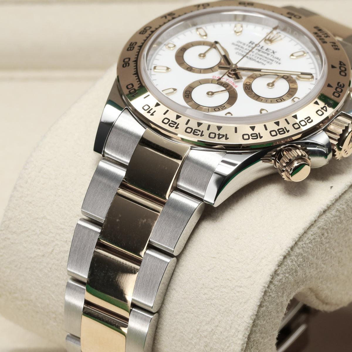Rolex Daytona 2022 Complete 40mm Oystersteel and Yellow Gold White Dial 18k Yellow Gold Tachymeter Bezel Oystersteel and Yellow Gold Oyster Bracelet with Oysterlock Clasp 116503