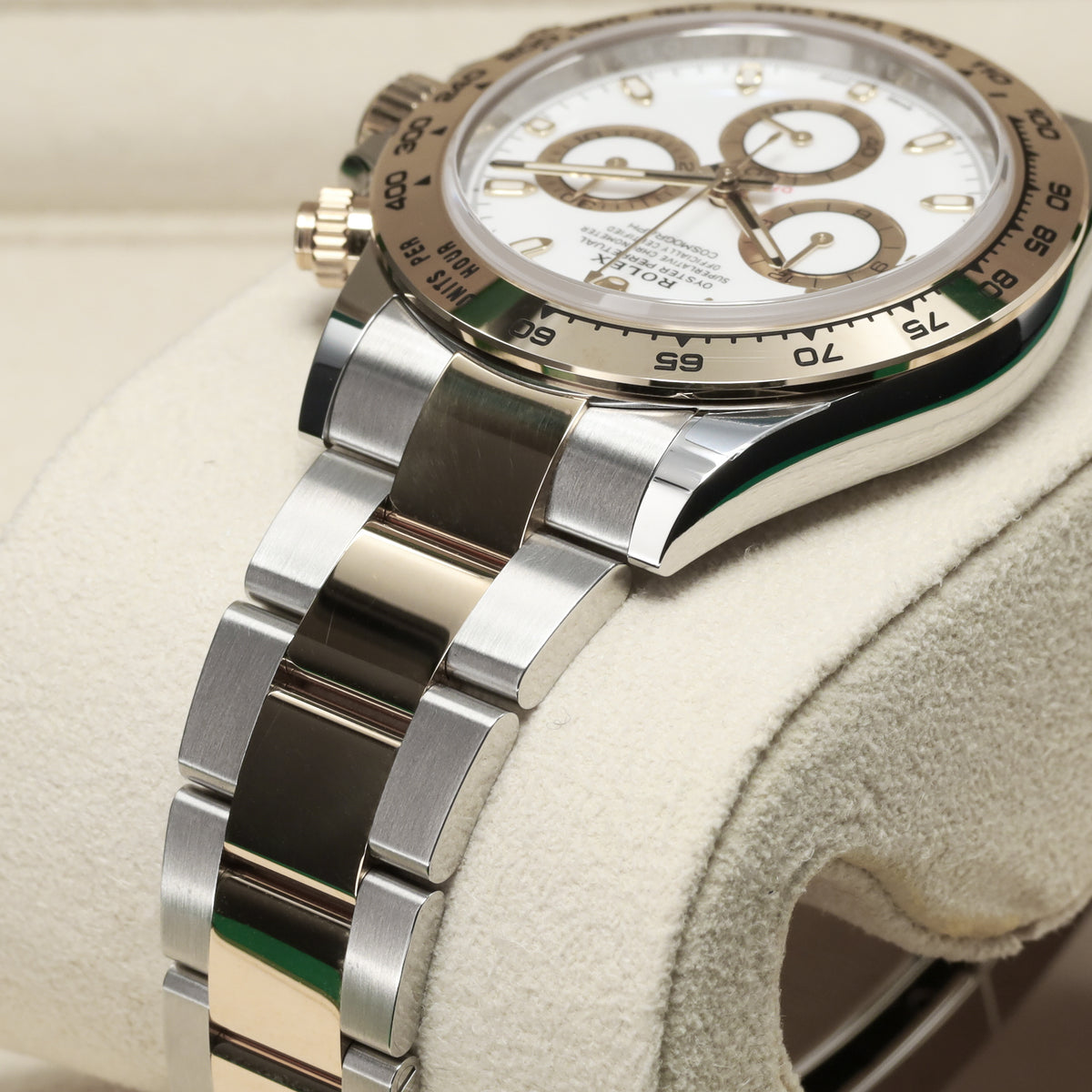 Rolex Daytona 2022 Complete 40mm Oystersteel and Yellow Gold White Dial 18k Yellow Gold Tachymeter Bezel Oystersteel and Yellow Gold Oyster Bracelet with Oysterlock Clasp 116503