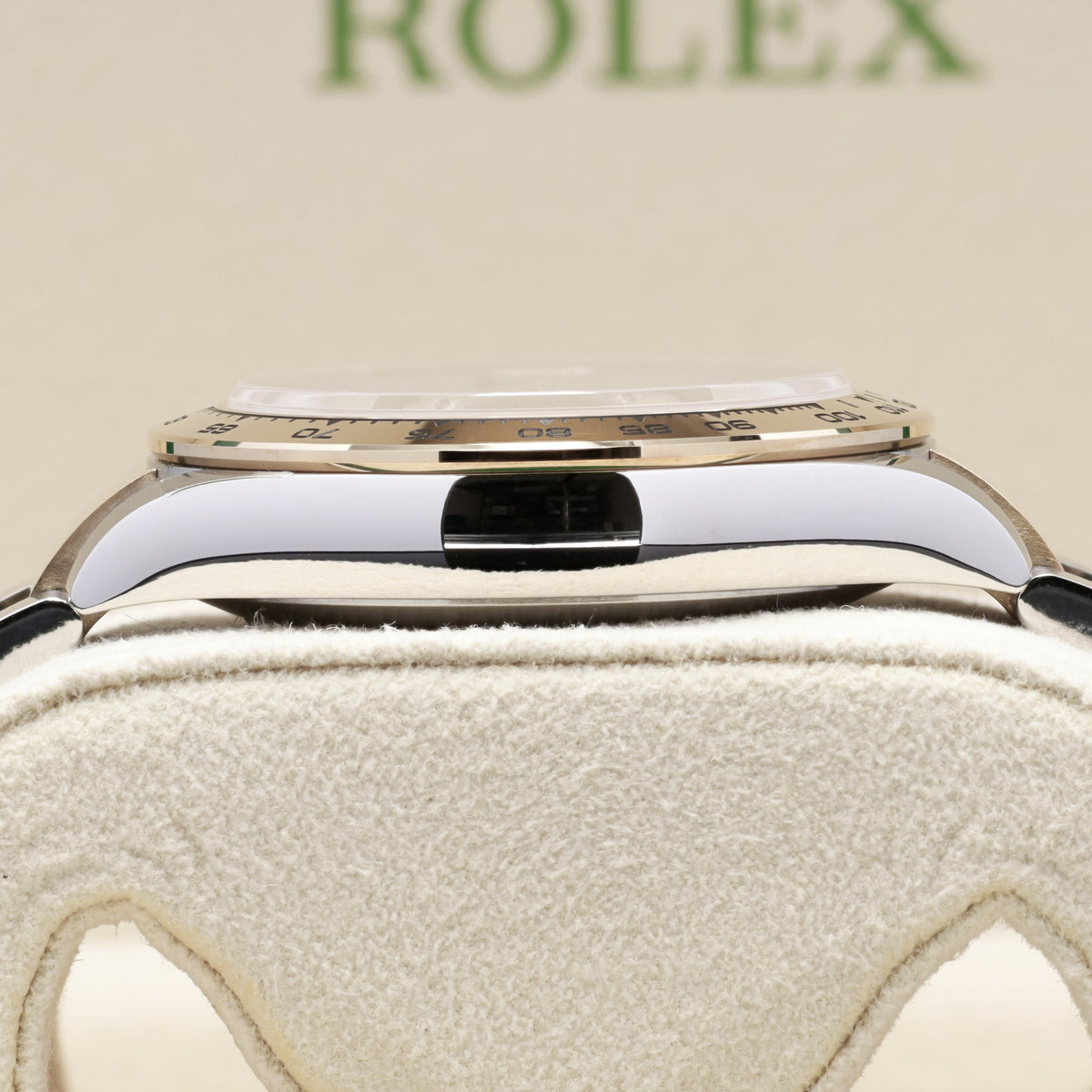 Rolex Daytona 2022 Complete 40mm Oystersteel and Yellow Gold White Dial 18k Yellow Gold Tachymeter Bezel Oystersteel and Yellow Gold Oyster Bracelet with Oysterlock Clasp 116503