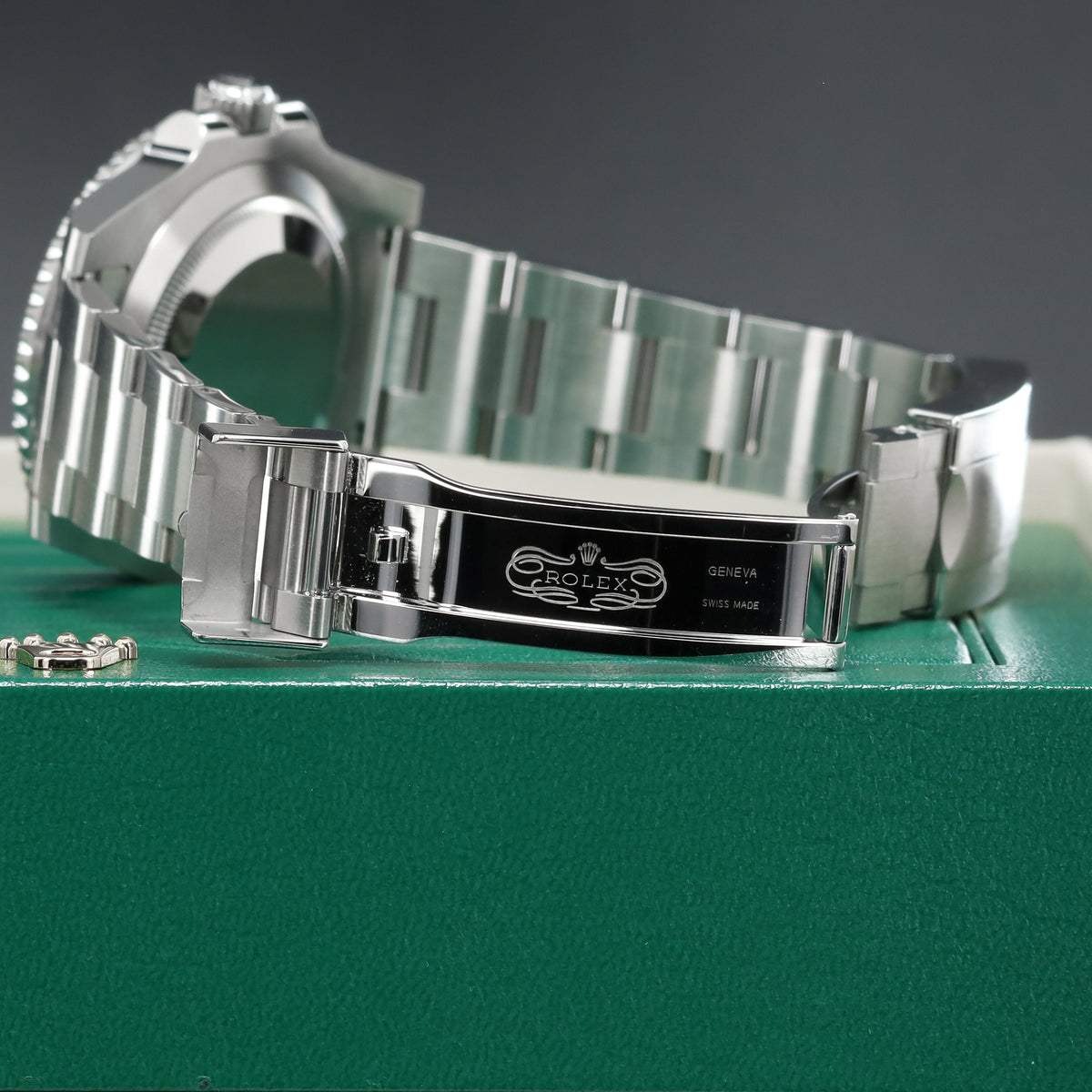 Rolex Submariner Date 2016 Complete 40mm Steel Case Black Dial Black Ceramic Bezel Oyster 116610LN