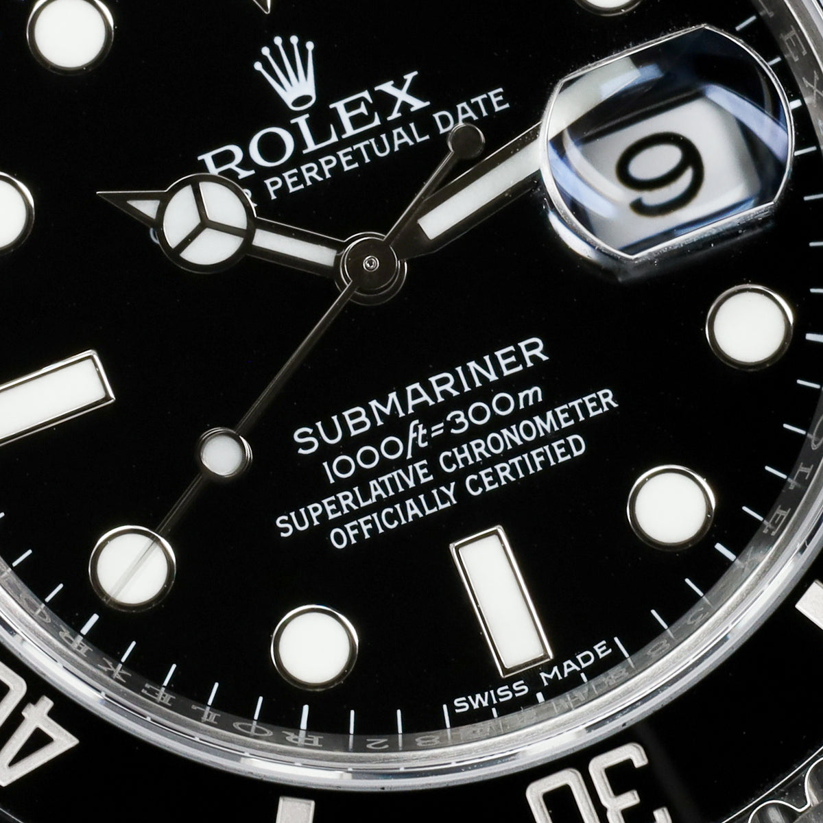 Rolex Submariner Date 2016 Complete 40mm Steel Case Black Dial Black Ceramic Bezel Oyster 116610LN