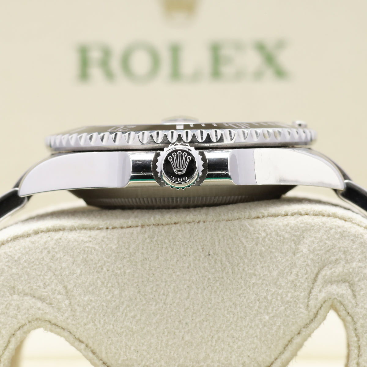 Rolex Submariner Date Complete 40mm Oystersteel Black Dial Black Cerachrom Ceramic Bezel Oyster Bracelet 116610LN